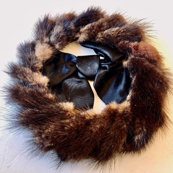 Vintage 1950's Brown Mink Capulet Style Hat with Black Center Bow - Picture 5 of 11